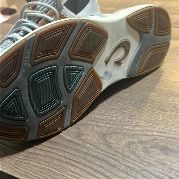 OluKai Stylish NWOT Men's grey and Brown Sneakers men’s size 9