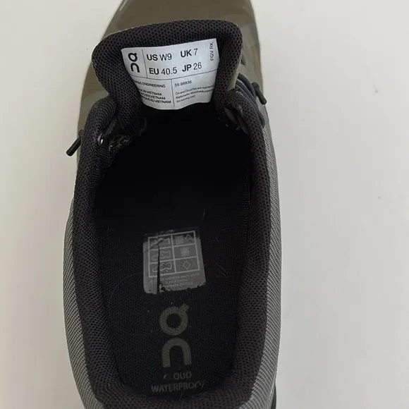 On Cloud 5 Waterproof Running Shoes Olive Green CloudTec Womens Size 9