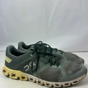 On Cloud Helion Womens Running Shoes.