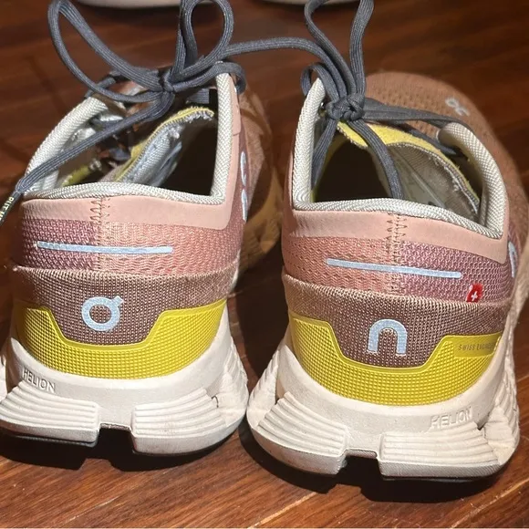 On Cloud Women’s Running Sneaker 8 EUC