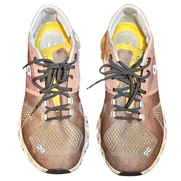 On Cloud Women’s Running Sneaker 8 EUC