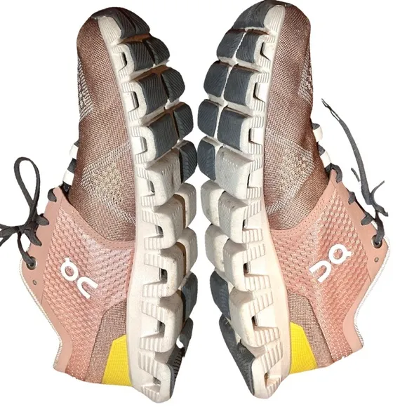 On Cloud Women’s Running Sneaker 8 EUC