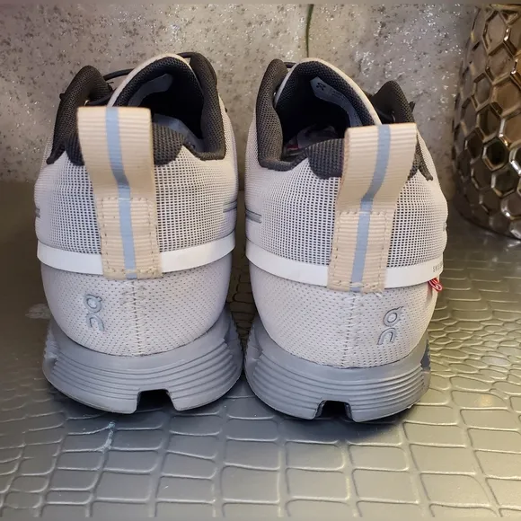 On Running Cloud 5 Waterproof In Pearl White Athletic Shoes Size 9 Women