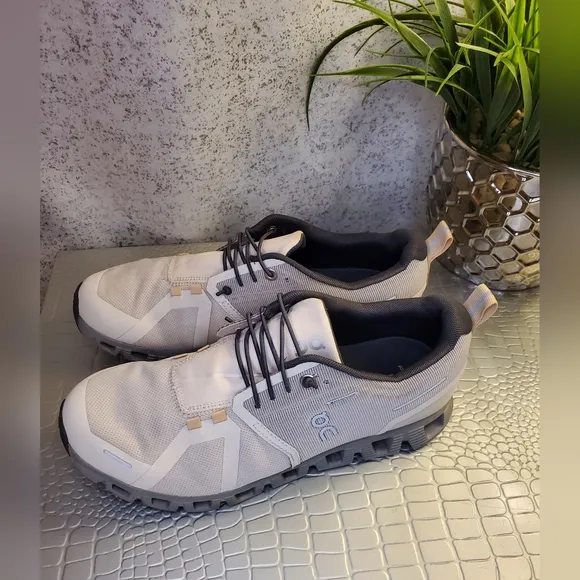 On Running Cloud 5 Waterproof In Pearl White Athletic Shoes Size 9 Women