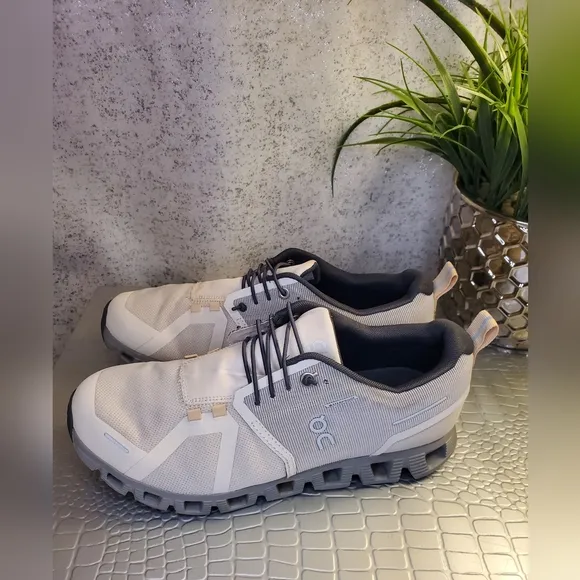 On Running Cloud 5 Waterproof In Pearl White Athletic Shoes Size 9 Women