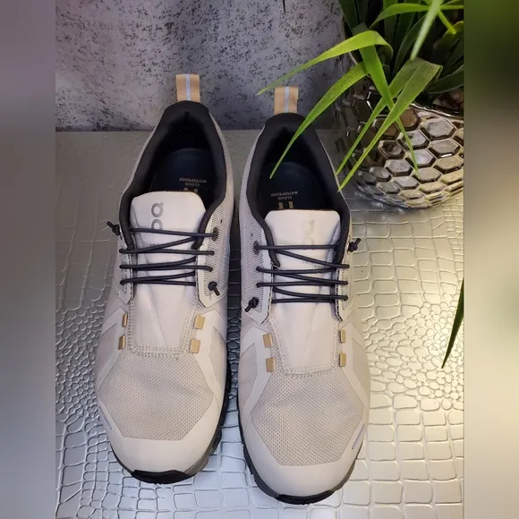 On Running Cloud 5 Waterproof In Pearl White Athletic Shoes Size 9 Women
