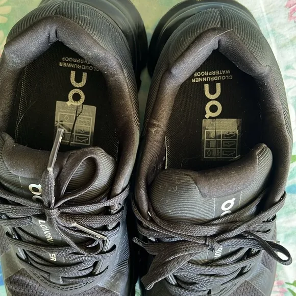 On Running Cloudrunner Waterproof Shoes - W 7.5
