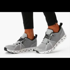 ONCloud 5 Waterproof Running Shoes NWOT