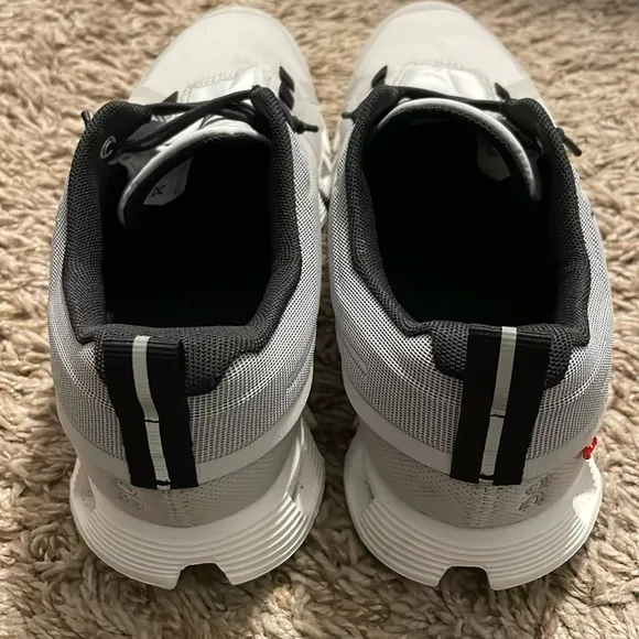 ONCloud 5 Waterproof Running Shoes NWOT