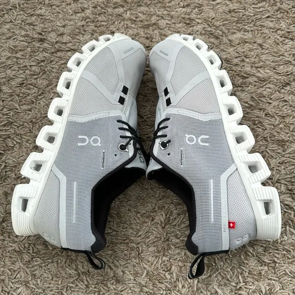 ONCloud 5 Waterproof Running Shoes NWOT