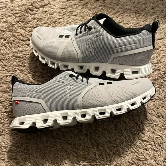 ONCloud 5 Waterproof Running Shoes NWOT