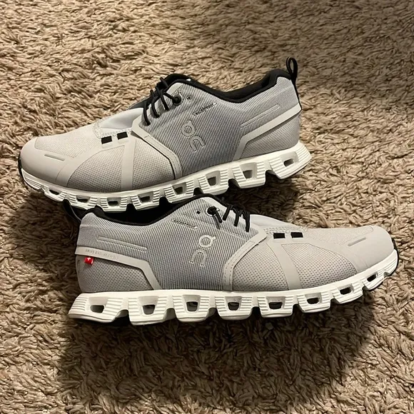 ONCloud 5 Waterproof Running Shoes NWOT