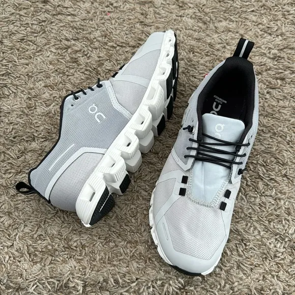ONCloud 5 Waterproof Running Shoes NWOT