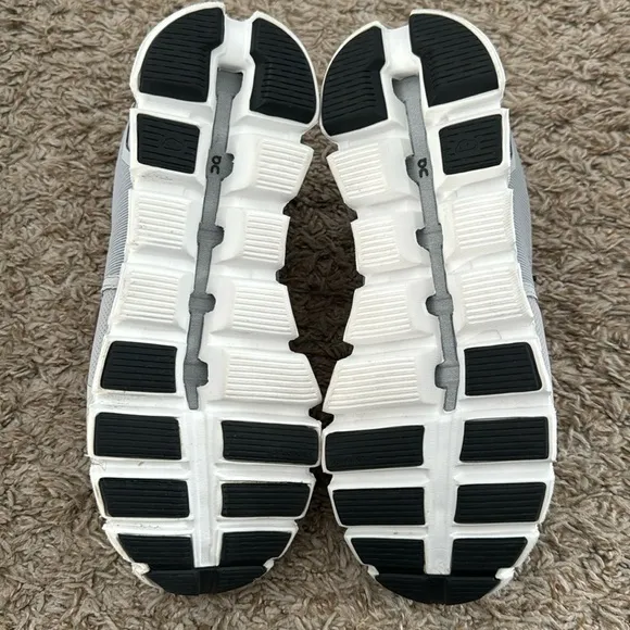 ONCloud 5 Waterproof Running Shoes NWOT