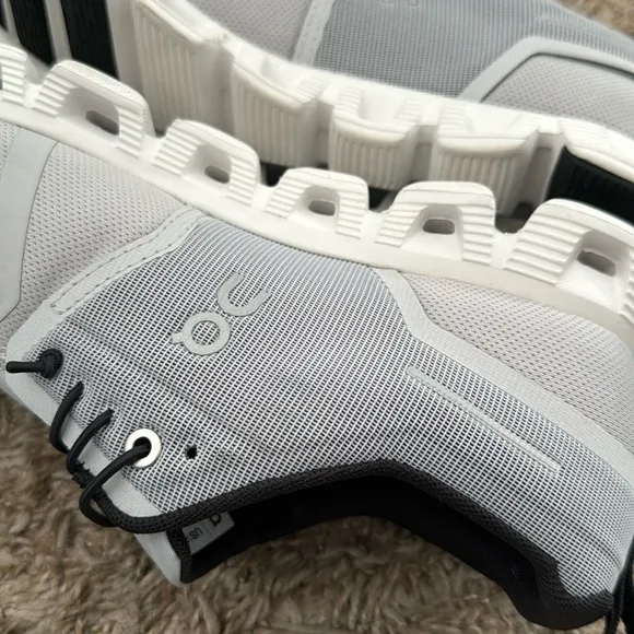 ONCloud 5 Waterproof Running Shoes NWOT
