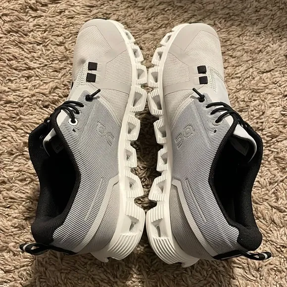 ONCloud 5 Waterproof Running Shoes NWOT