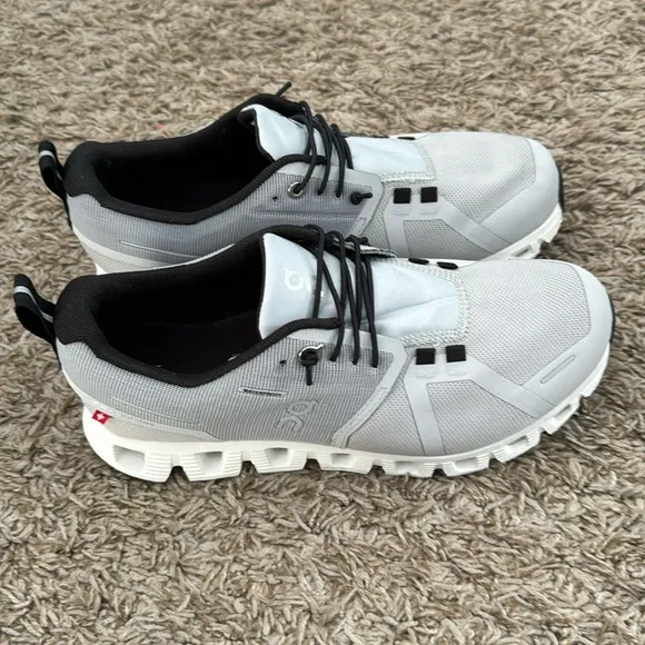 ONCloud 5 Waterproof Running Shoes NWOT