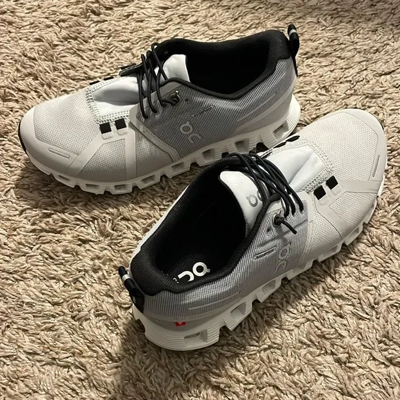 ONCloud 5 Waterproof Running Shoes NWOT