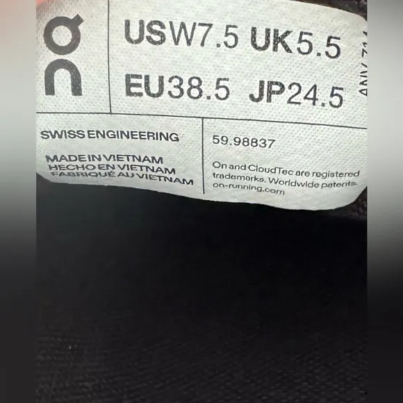 ONCloud 5 Waterproof Running Shoes NWOT