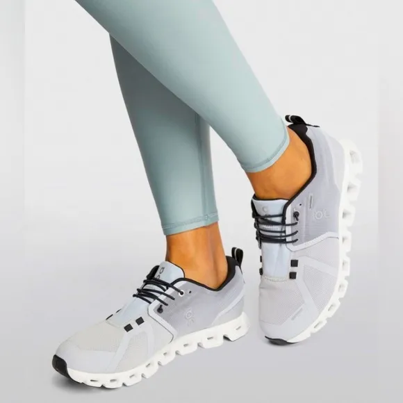 ONCloud 5 Waterproof Running Shoes NWOT