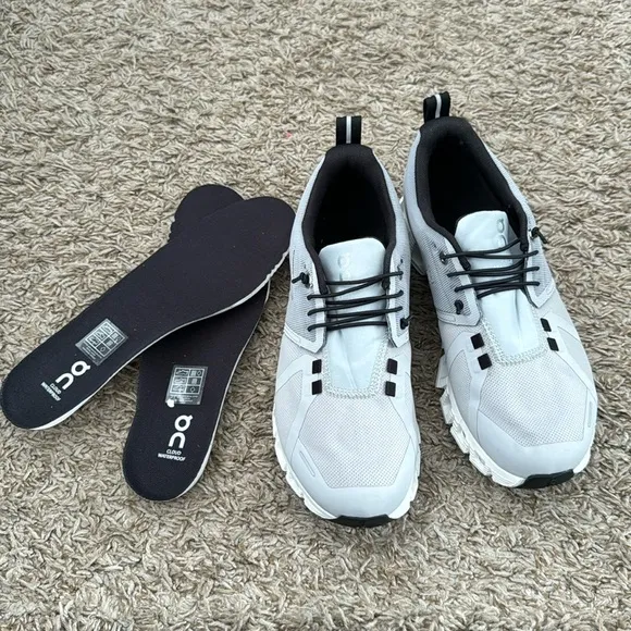 ONCloud 5 Waterproof Running Shoes NWOT