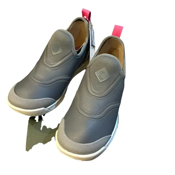 Original Muck Womens Outscape dark gray,  teal, pink Waterproof Shoes (NWT)