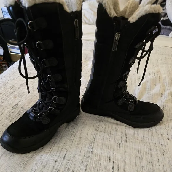 Pajar Black Winter SnowBoots with Canada Patch