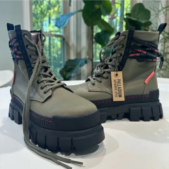 Palladium revolution boots 8.5 Woman’s - New with box