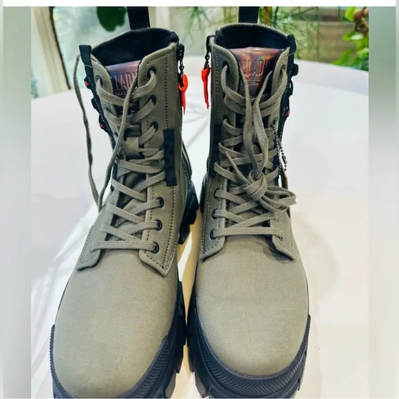 Palladium revolution boots 8.5 Woman’s - New with box