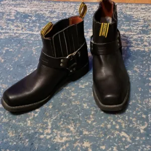 Parkside Black LeatherShort Boots size 10 1/2