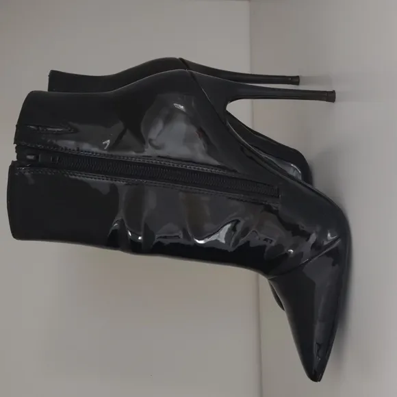 Patent black Ankle boots