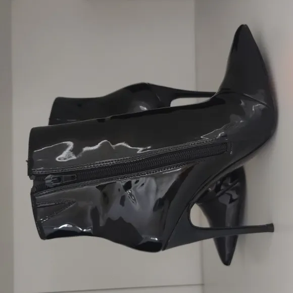 Patent black Ankle boots