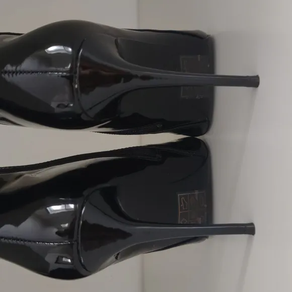 Patent black Ankle boots
