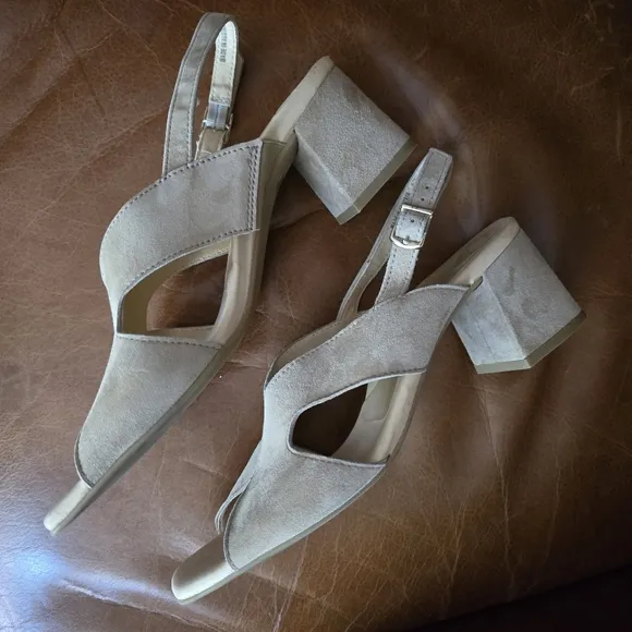 Paul Green Remy Sandal in Champagne Suede Leather Size 9 US