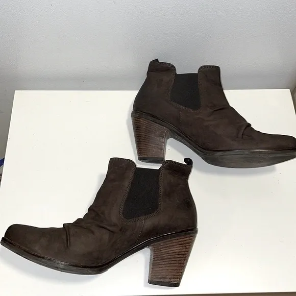 Paul Green Women’s Brown Nubuck Chelsea Ankle Boots size 9US/ 6.5UK