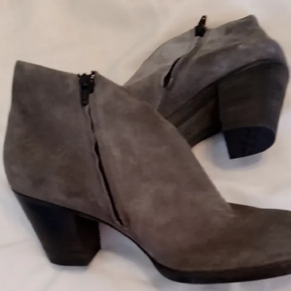Paul Green Women's Size 6 Gray Heeled Ankle Boots. Made in Austria.  Leather