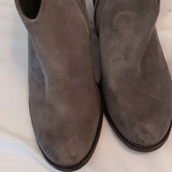 Paul Green Women's Size 6 Gray Heeled Ankle Boots. Made in Austria.  Leather