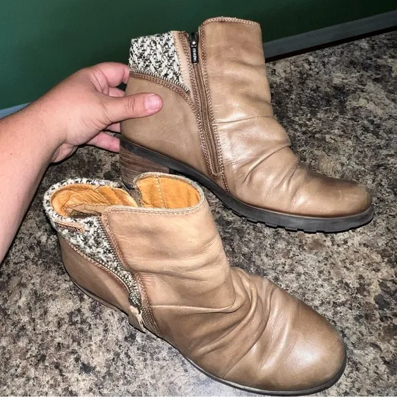 Pikolinos Leather Scrunch Ankle Boots With Knit Accent Trim Size 38.