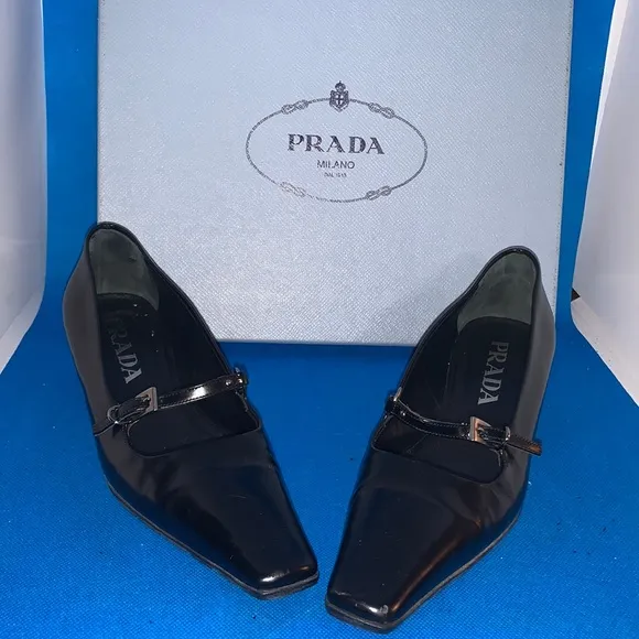 🔥PRADA Black  Leather adjustable Loafer Women’s shoes 35