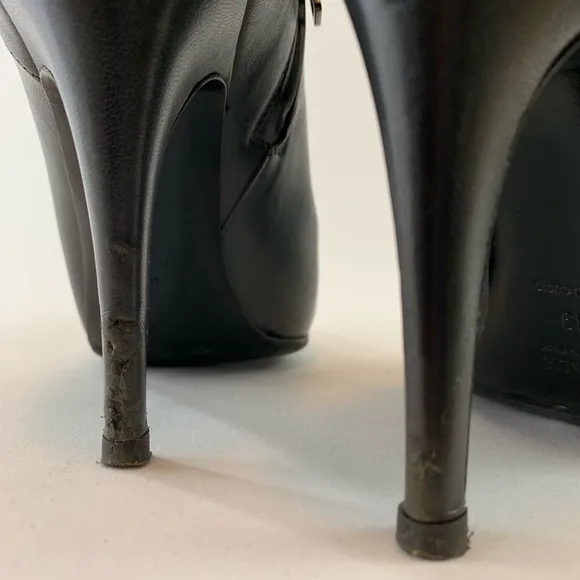Prada Mordore gr͏ey ankle boots heels size 39