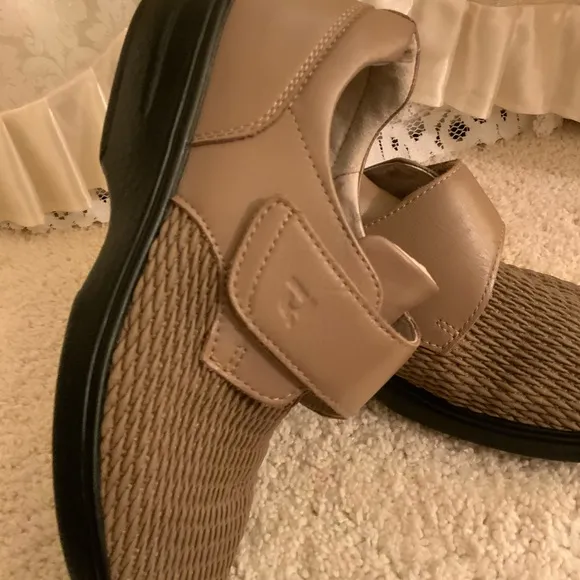 PROPET OLIVIA WOMENS SHOES