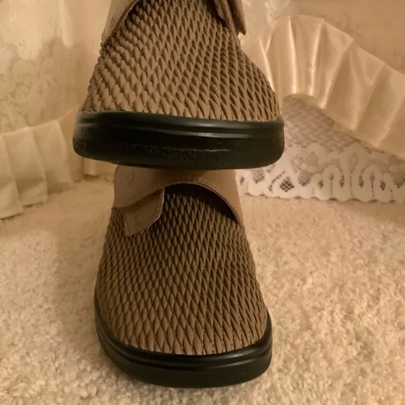 PROPET OLIVIA WOMENS SHOES