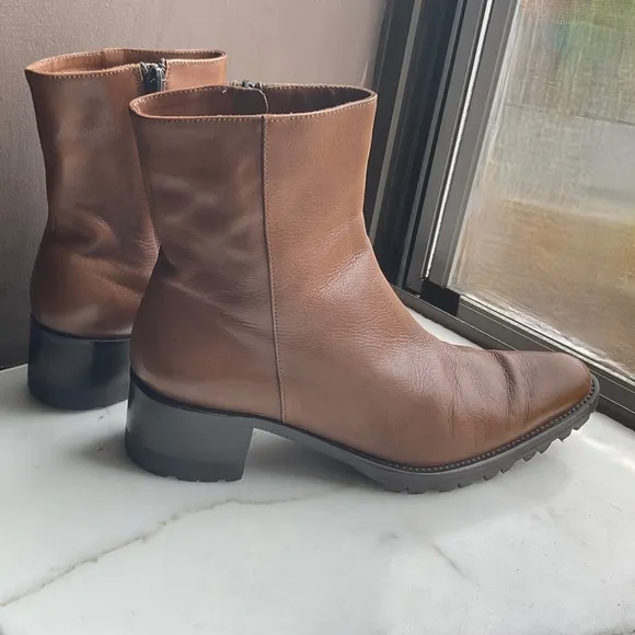 RAFFAELLA VENTURINI vintage carmel leather ankle boots with new Vibram soles