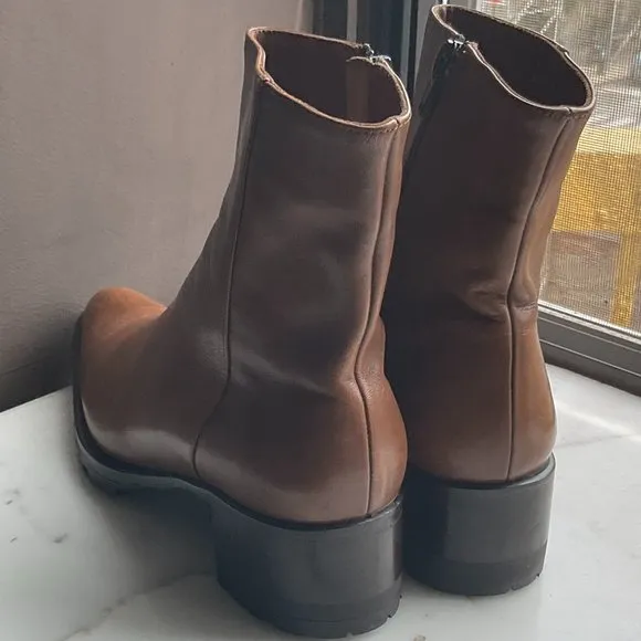 RAFFAELLA VENTURINI vintage carmel leather ankle boots with new Vibram soles