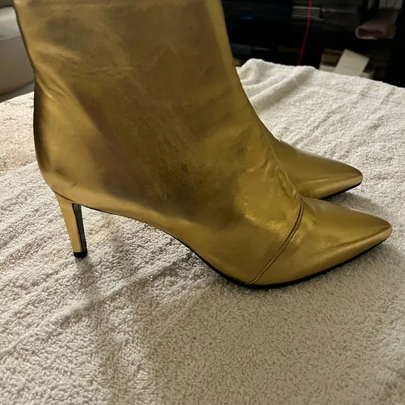 RAG &amp; BONE METALLIC GOLD LEATHER ANKLE BOOTS… SIZE 40/9.5 MEDIUM… NWOB 3” HEELS