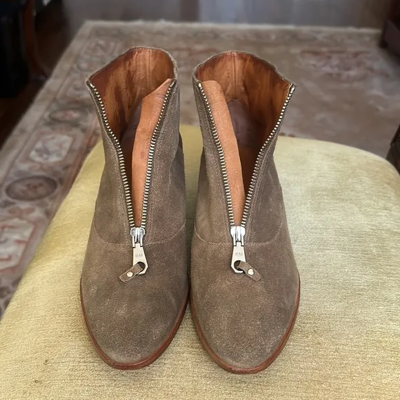 Rebecca Minkoff Alex Bootie in Bark Front Zip Suede Ankle Boots size 9