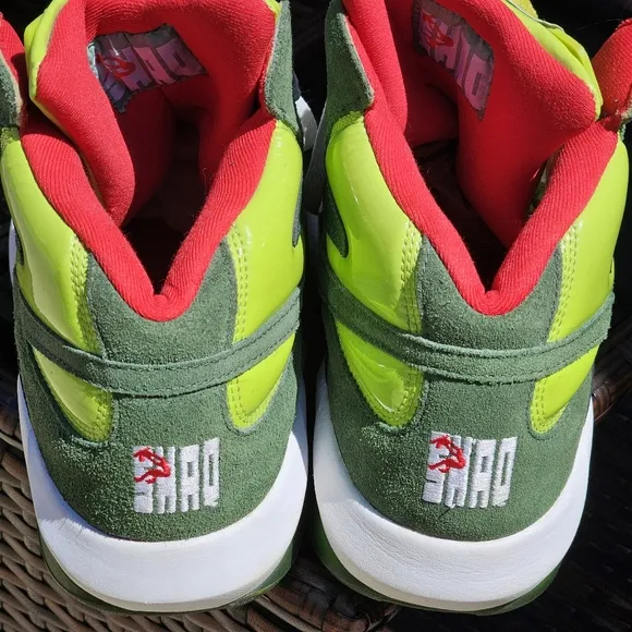 Reebok Shaq Attaq The Pump Ghost of Christmas Green Sneakers Men's Size 11 US