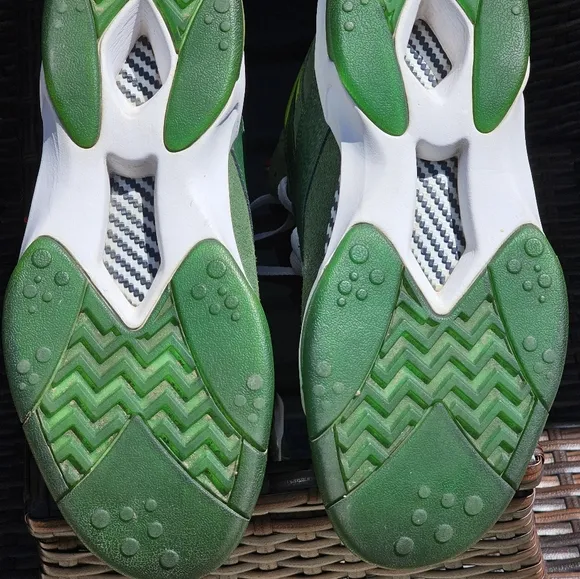 Reebok Shaq Attaq The Pump Ghost of Christmas Green Sneakers Men's Size 11 US