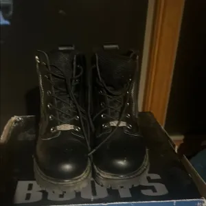 RiverRoad mens black leather motorcycle boots