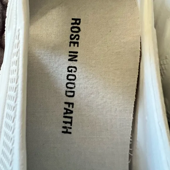 Rose In Good Faith Shoes in men's size 9 are a stylish and comfortable